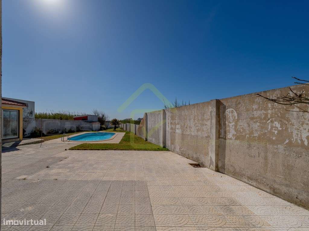 Moradia T2+2 com piscina e vista Mar-29
