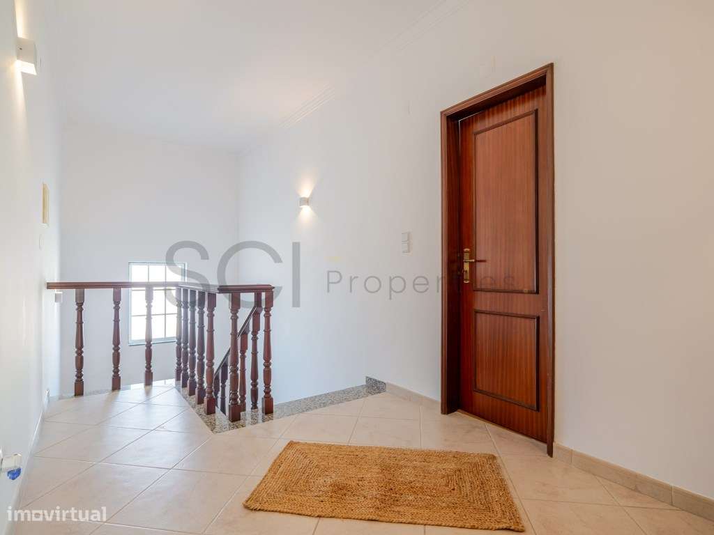 Moradia T5 Independente com Garagem em Fernão Ferro-20