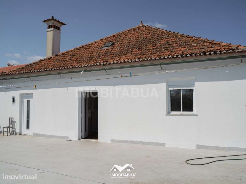 Espaço comercial com habitação T5 no centro da vila-22