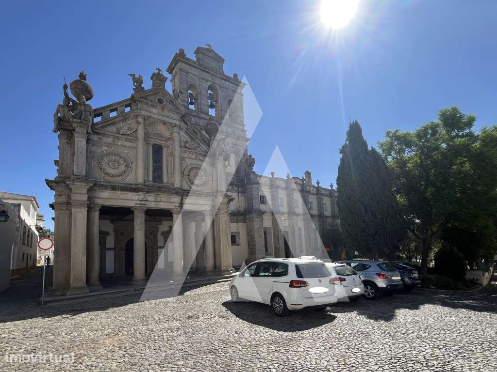 Moradia T2 Térrea no Centro Histórico de Évora-19