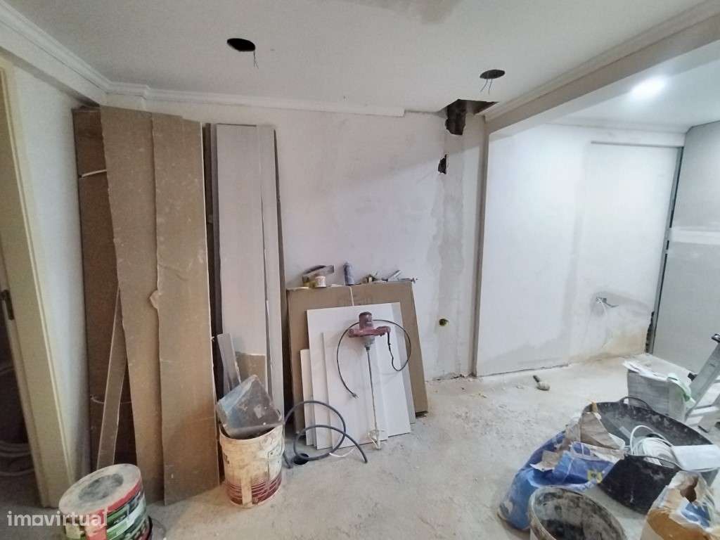 Espaço com afectação de serviços em Vale Milhaços transformado em T... - Grande imagem: 4/19