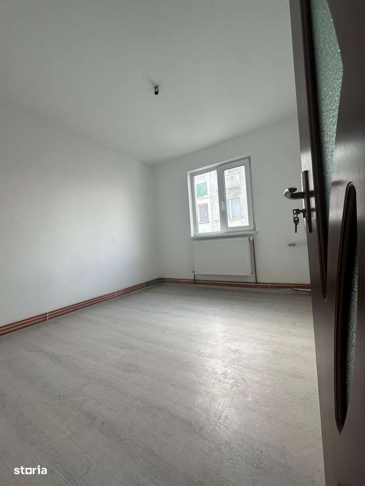 Apartament cu 2 camere,semidecomandat - zona Tractorul - Imagine principală: 3/7