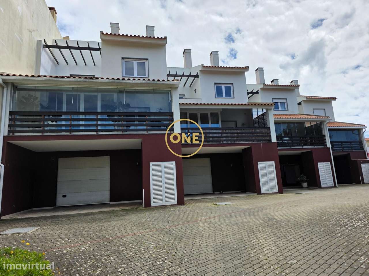 Moradia T4+2 , com garagem para 3 viaturas em condomínio - Grande imagem: 4/60