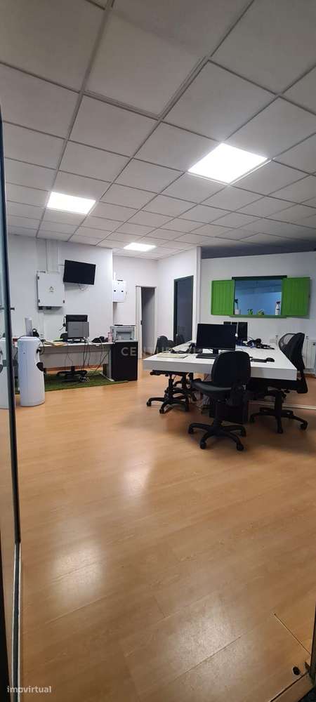 Loja com Garagem, junto ao Metro da Casa da Música - Grande imagem: 3/14