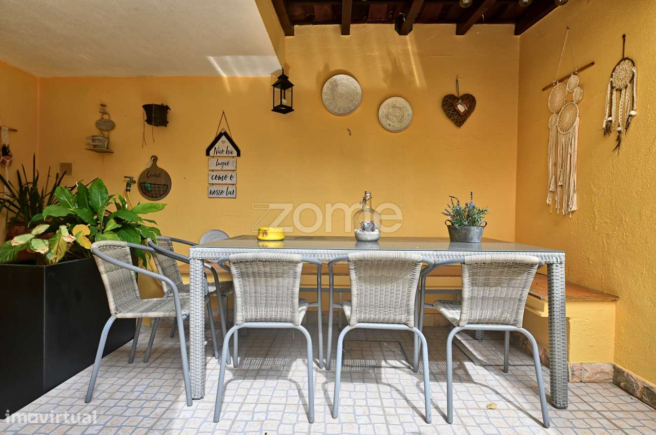 Moradia T3 + 1 remodelada, na Aldeia de Juso (Bairro Chesol)-33