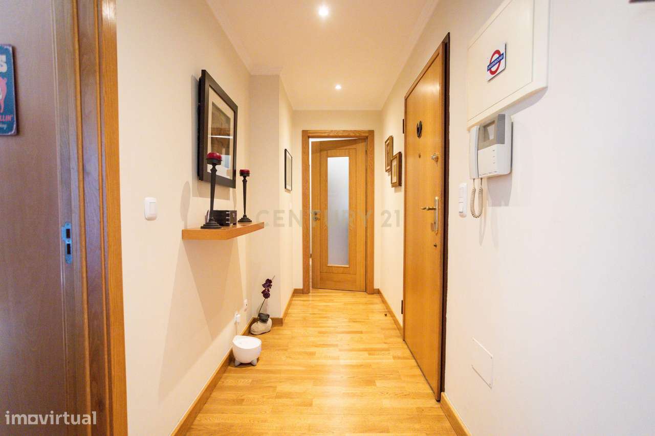 Apartamento T2 na Ribeirada com Garagem e Arrecadação-39