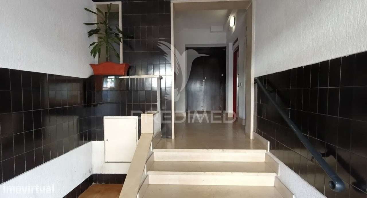 Apartamento T1 com Varanda Fechada junto ao Bonfim – Setúbal-9