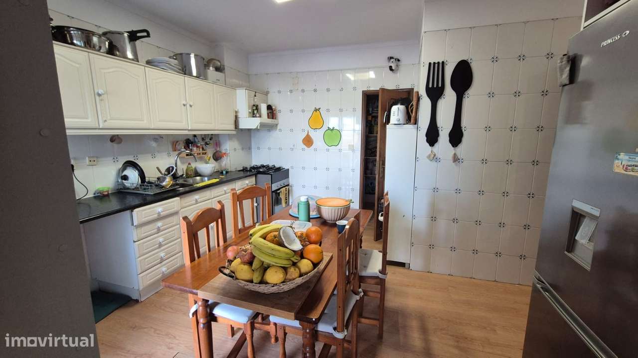 Apartamento T2 no centro do Montijo-3