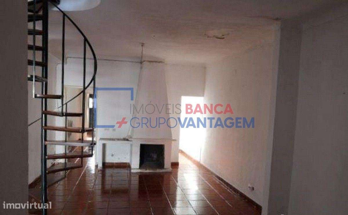 Moradia T3 em banda, 120m2, com logradouro e terraço, no centro de ... - Grande imagem: 4/16