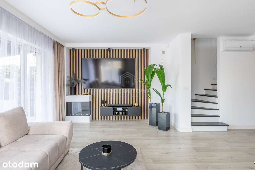 Atrakcyjny Dom Wolnostojący na Zamkniętym Osiedlu-1