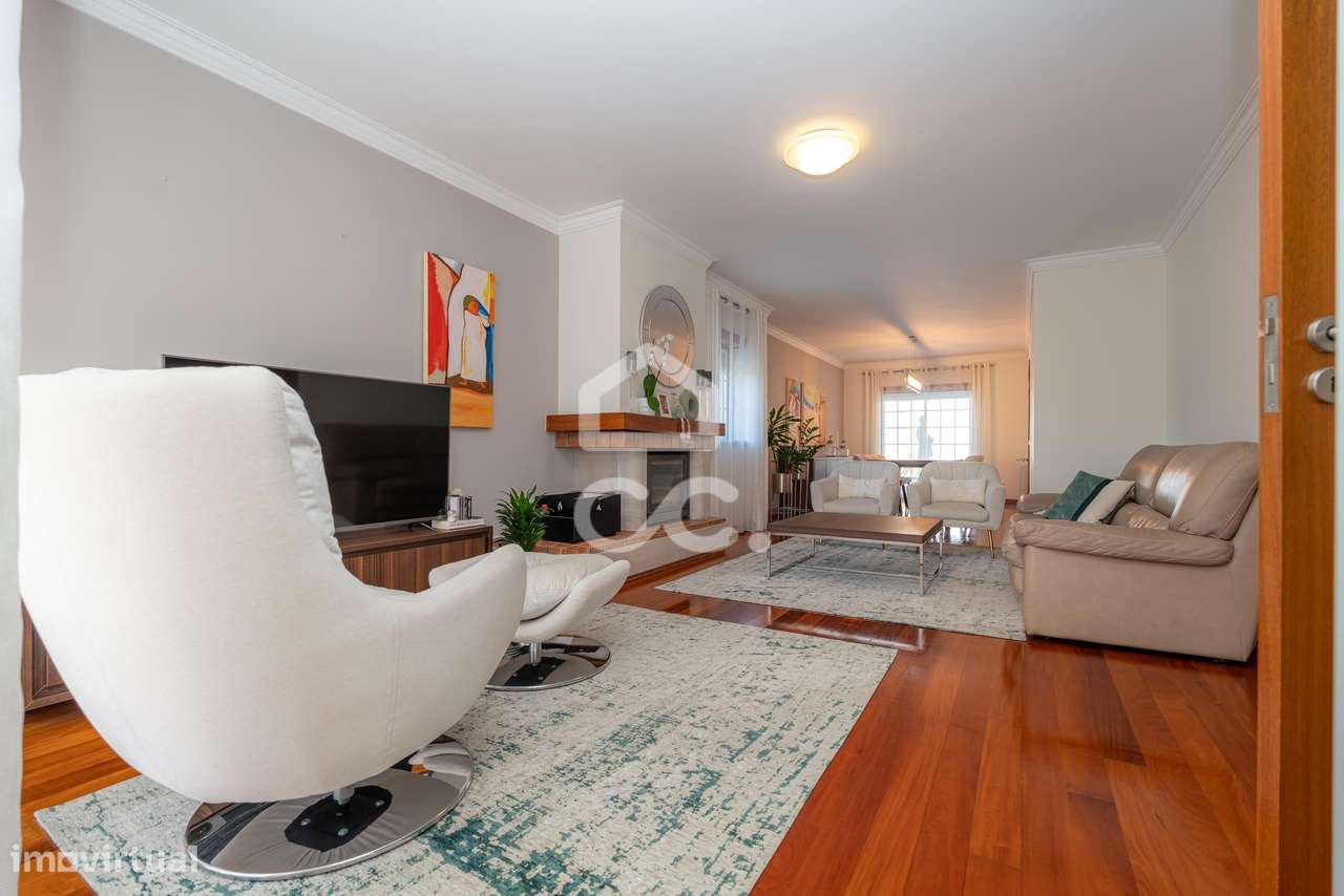 Moradia T4 com piscina, jardim, churrasqueira e terreno, localizada em - Grande imagem: 5/50