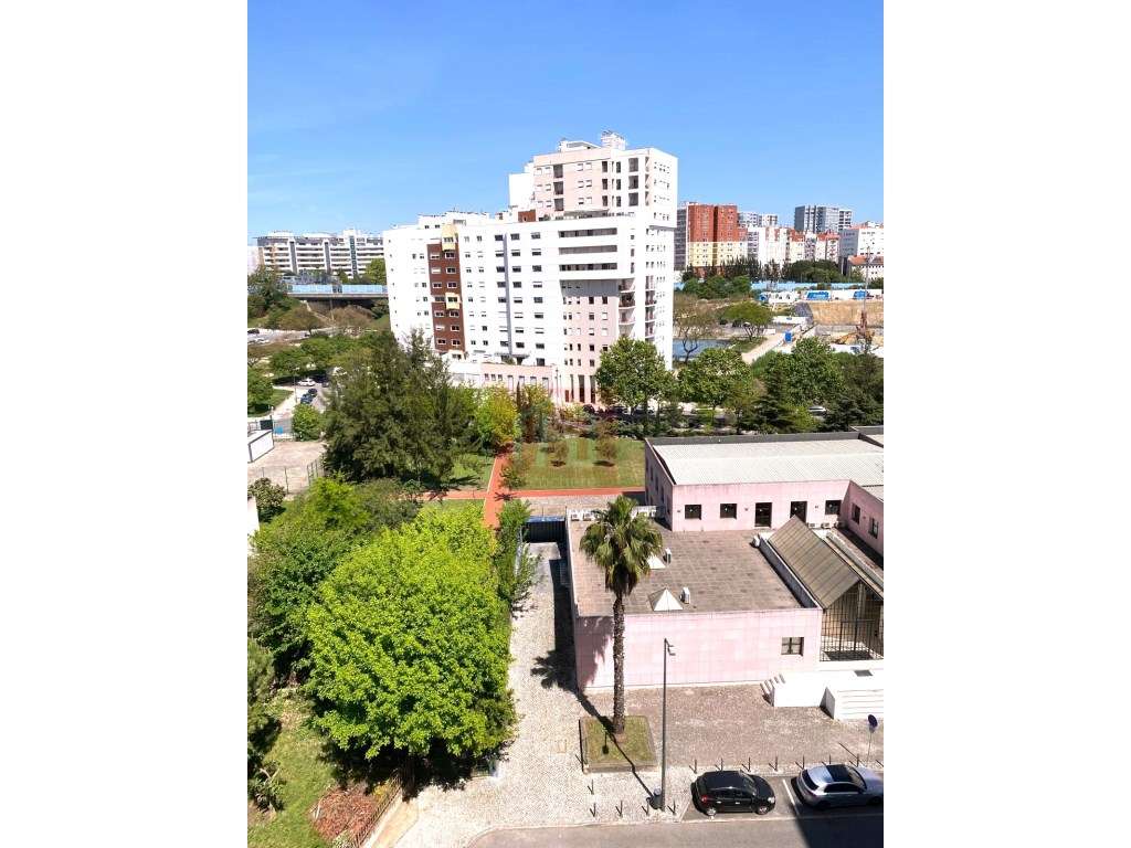 Apartamento T3 na Estrada da Luz, Benfica-13