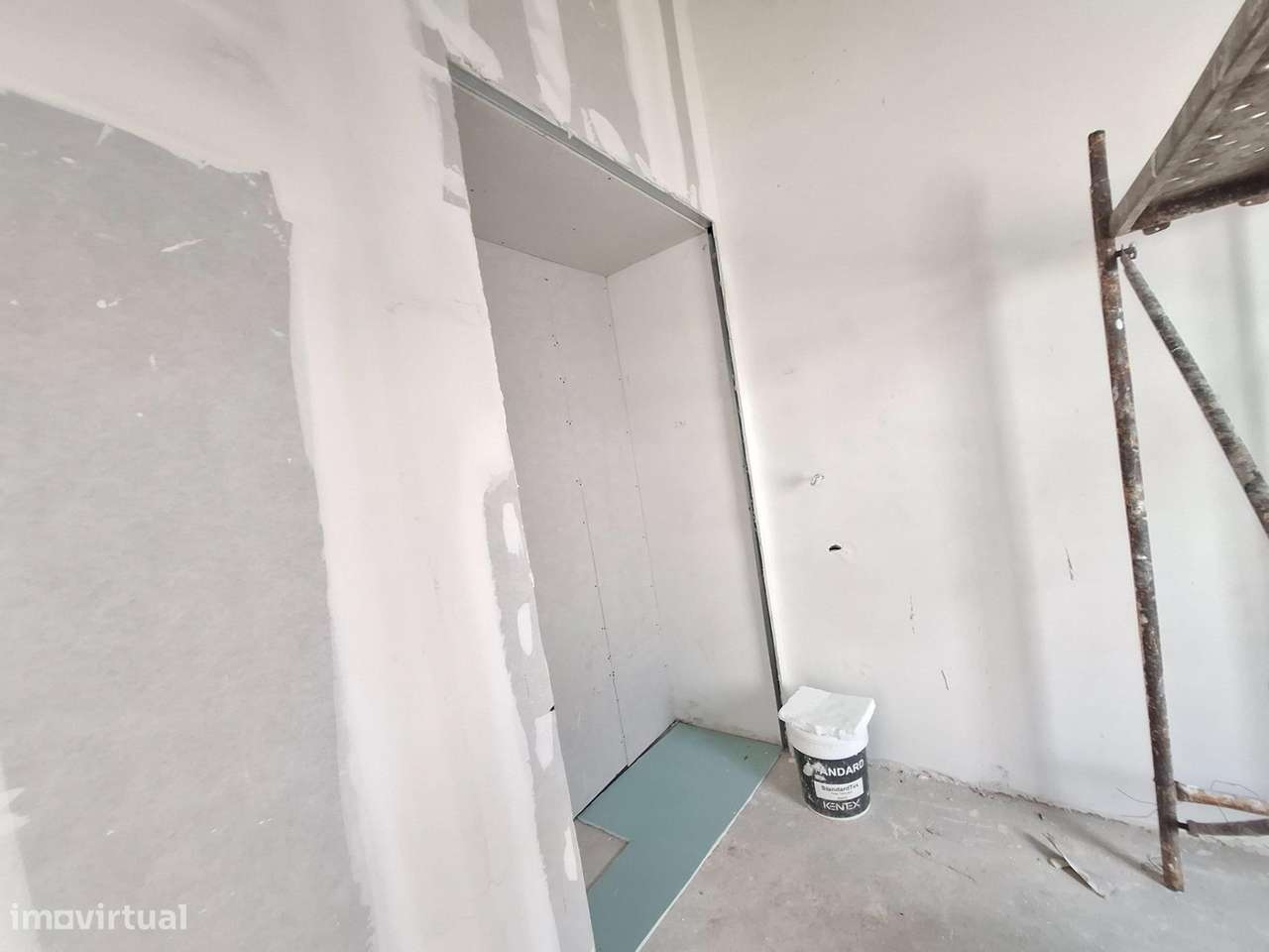 Moradia Térrea T2 com Logradouro Totalmente Remodelada Barreiro-10