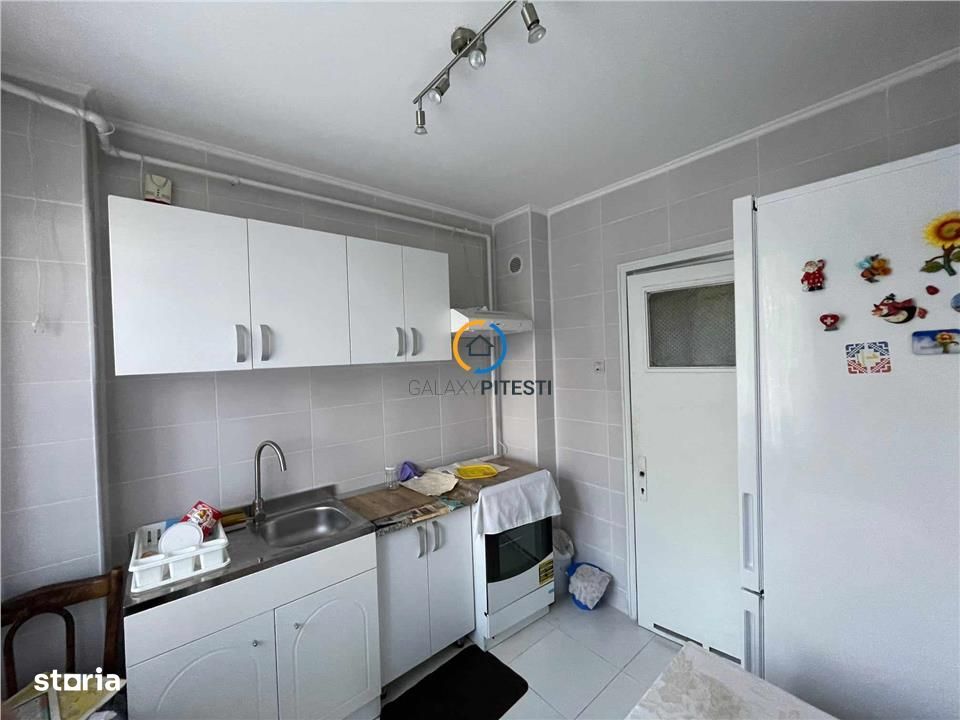 De vanzare apartament 3 camere Calea Bucuresti, etaj 4, cu centrala te