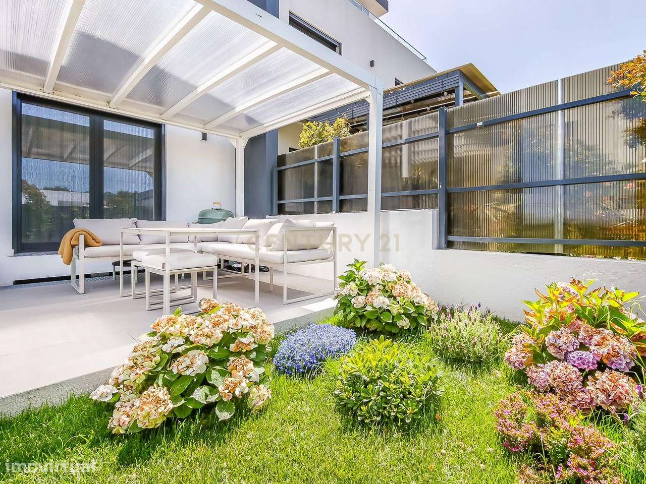 Moradia T4 em Condomínio Privado | Piscina | 6WC | Jardim | Terraço |-21