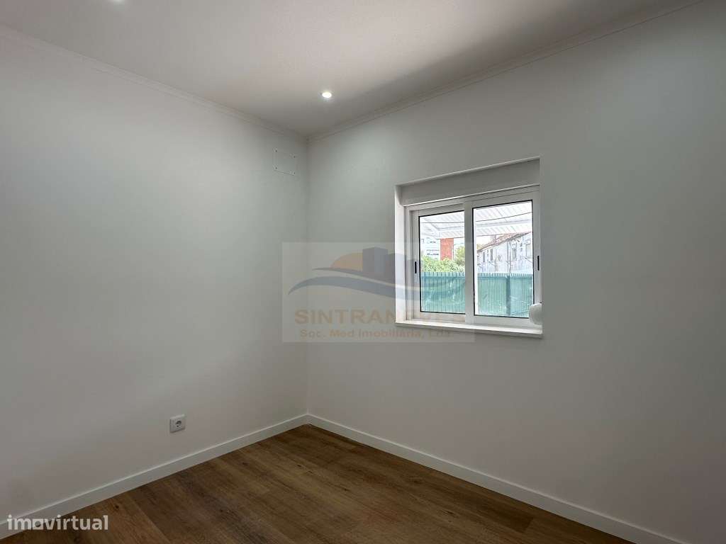 Apartamento T2 Remodelado com Quintal | Pontinha-4