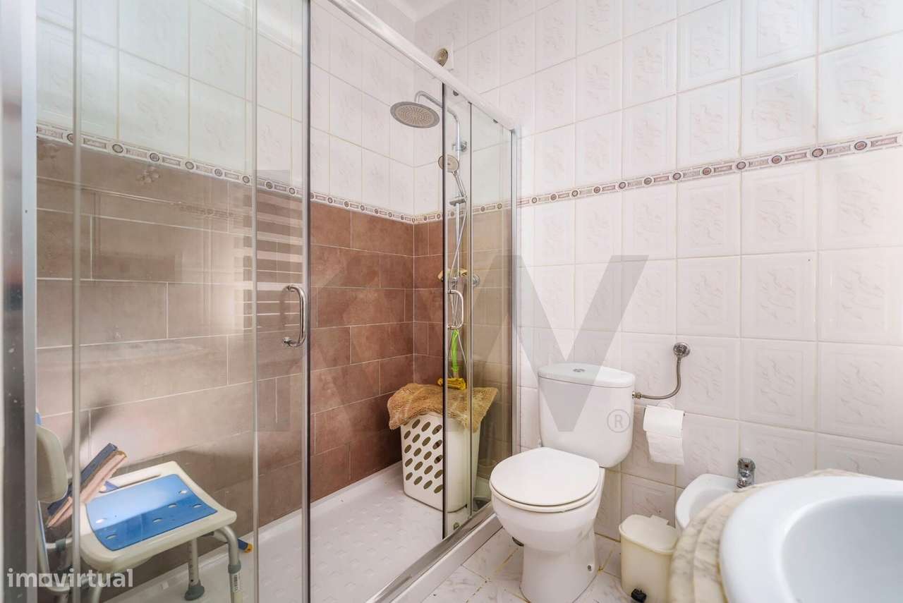 Apartamento T3 com espaço exterior no centro de Vila Real de Santo Ant-28