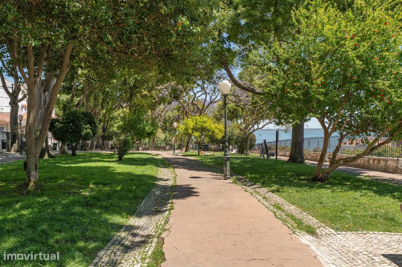 Apartamento T2 renovado, às portas de Alfama, Lisboa.-19