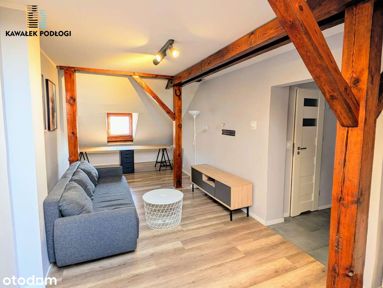 Klimatyczne poddasze w Śródmieściu z parkingiem-0