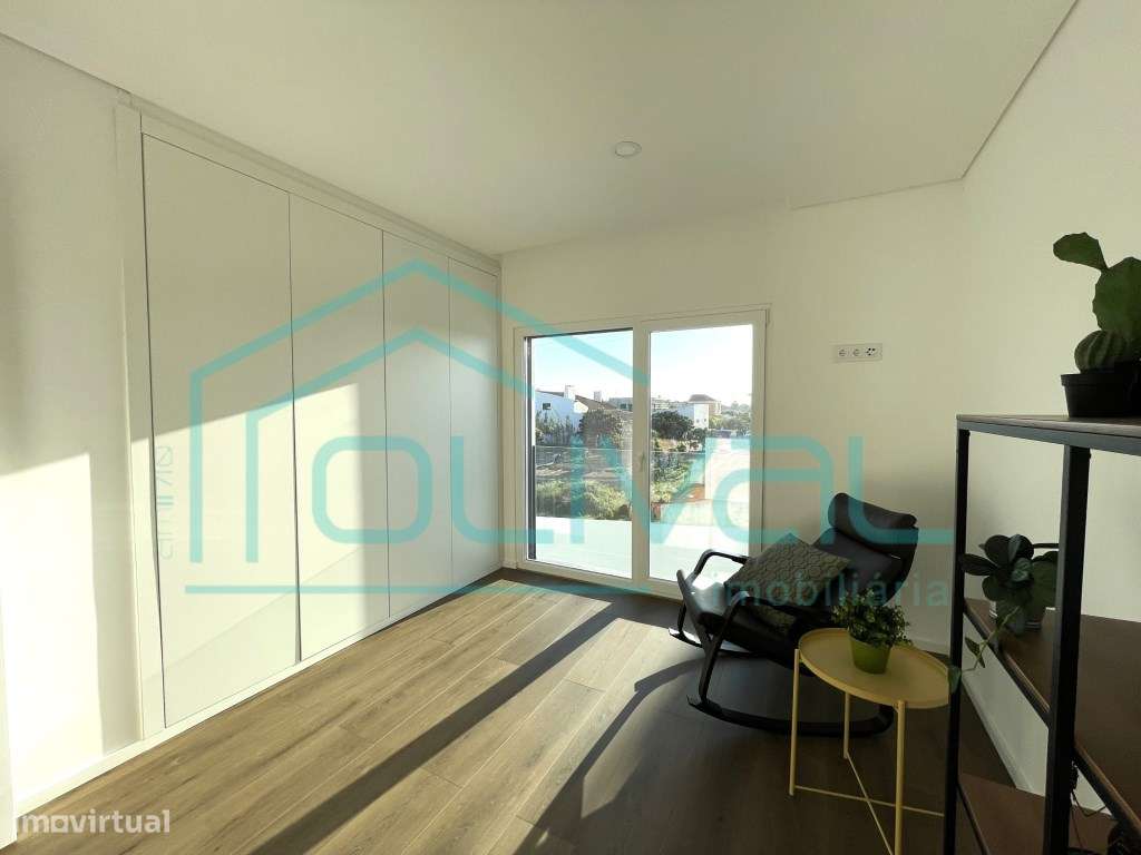 Moradia T3+1 Moderna com Piscina Privada - Conforto, Elegância e Fu...-33