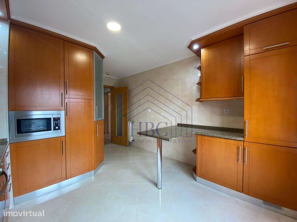 Apartamento T3 nas Colinas do Cruzeiro | 4 Parqueamentos + Arrecadação-10