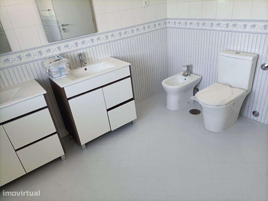 Moradia-T-8 com Terreno-Casal Jorge Dias-Alcobaça-Leiria-10