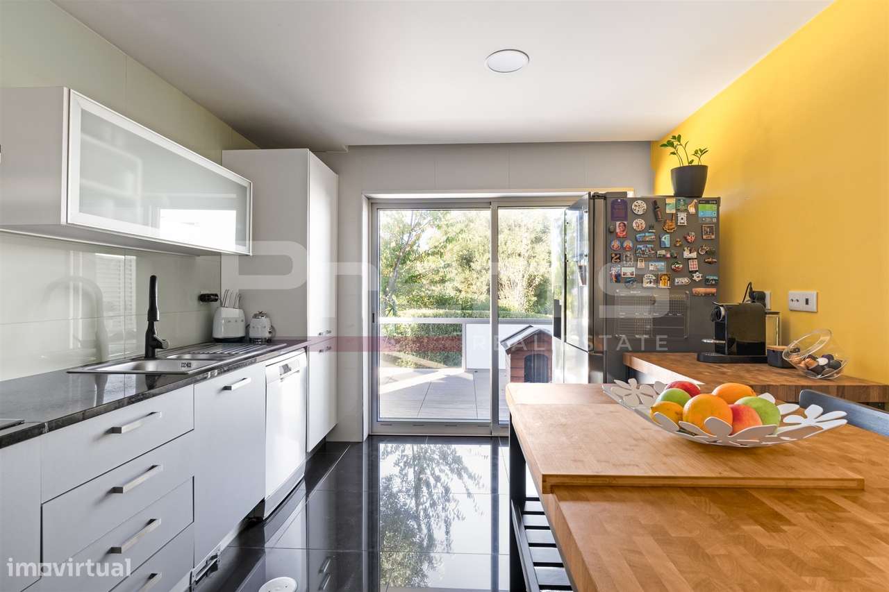 Moradia T5, com jardim e garagem para 4 carros, em Vila Nova de Gaia-7