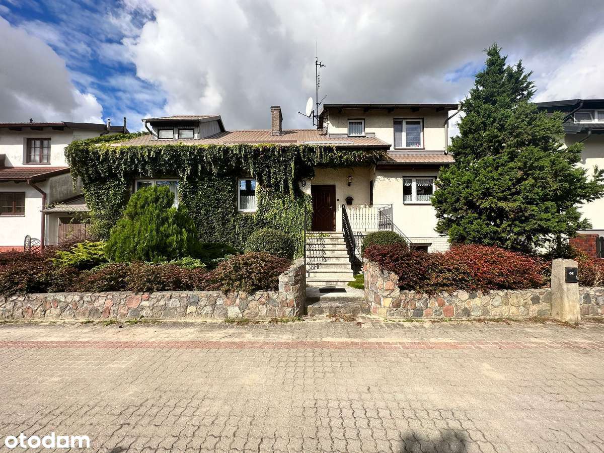 Przestronny dom w świetnej lokalizacji-1
