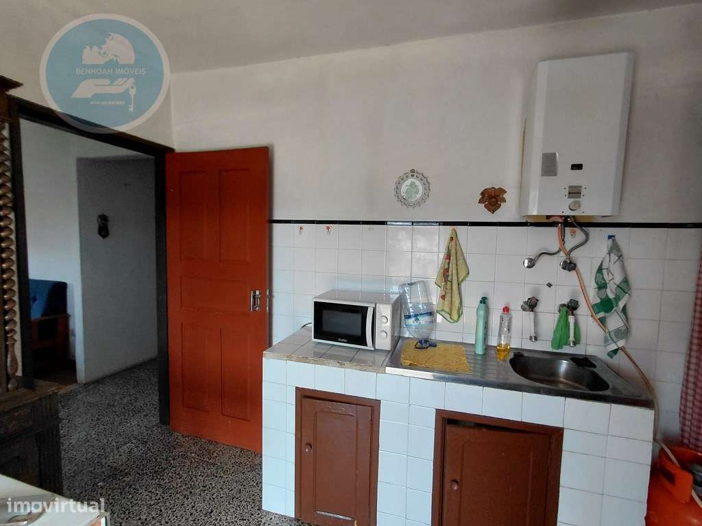 Casa Geminada T3 com Terreno Outerinho, Cabeceiras de Basto-8