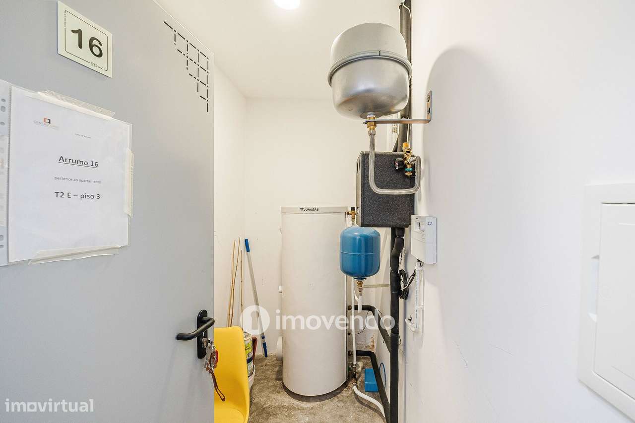 Apartamento T2, com estacionamento e cozinha equipada, na Amadora-40