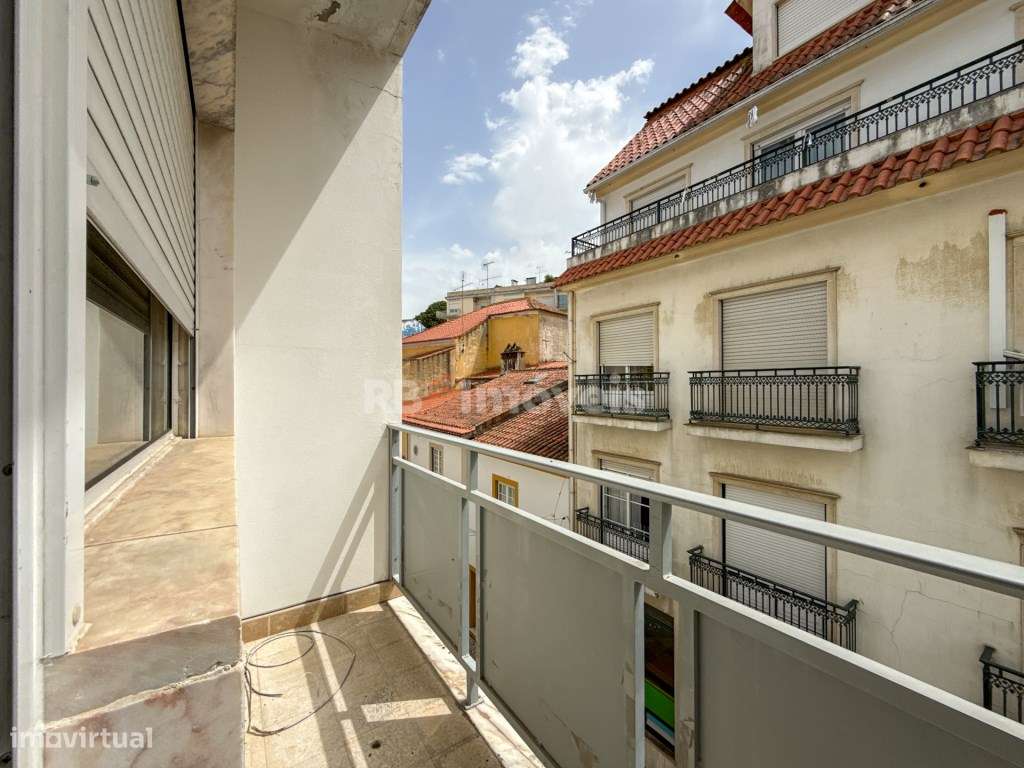 Apartamento T3 remodelado no centro de Abrantes-17