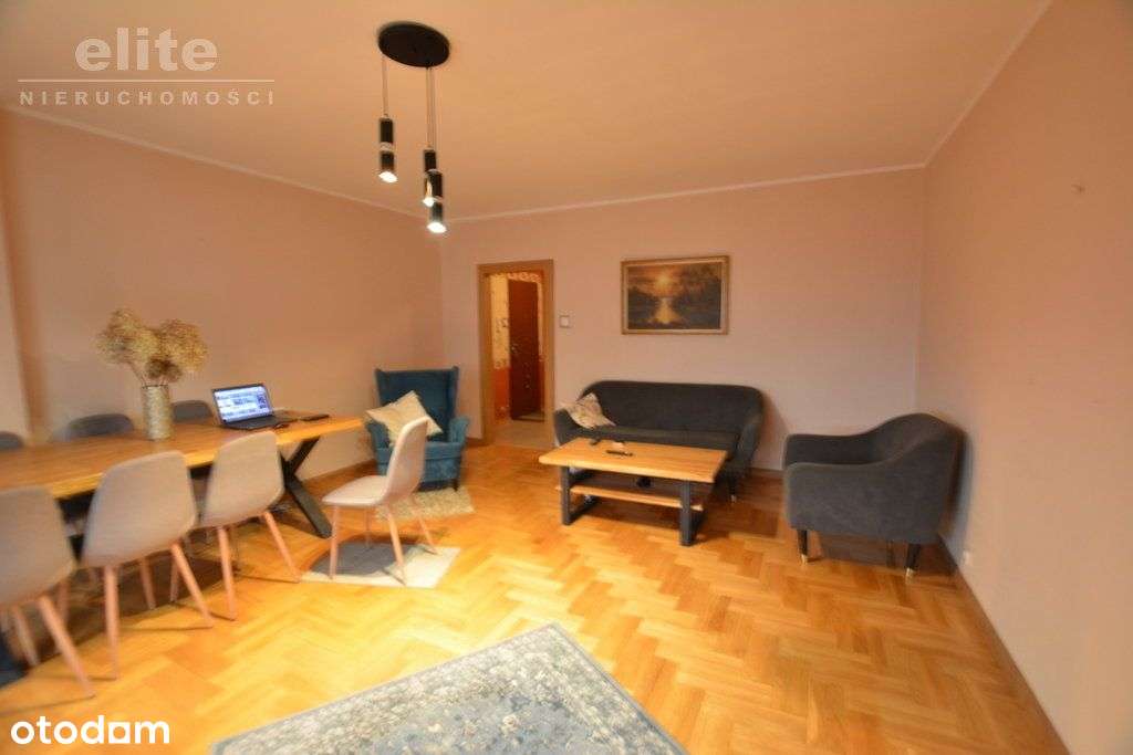 Wygodne trzypokojowe mieszkanie, klimatyzacja-1