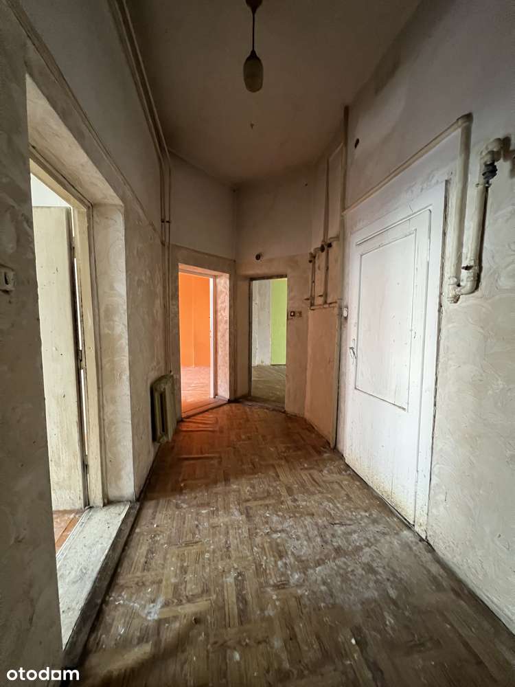 Aleja Fontann // Parter // FRONT-3