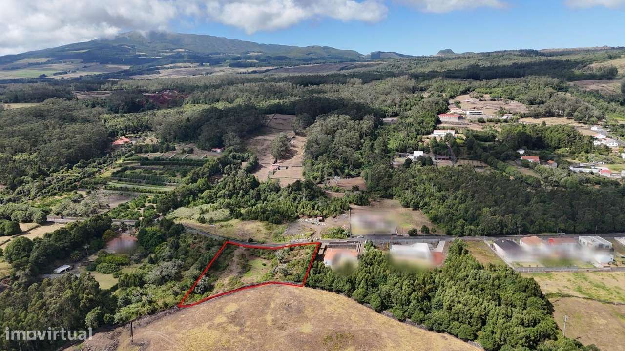 Terreno com Potencial de Construção – Oportunidade Única em Terra Chã- - Grande imagem: 3/7