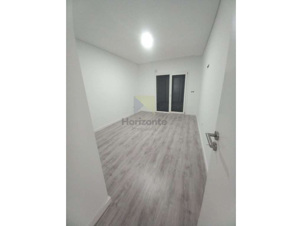 Moradia Geminada T3 + 1 - Fernão Ferro-4