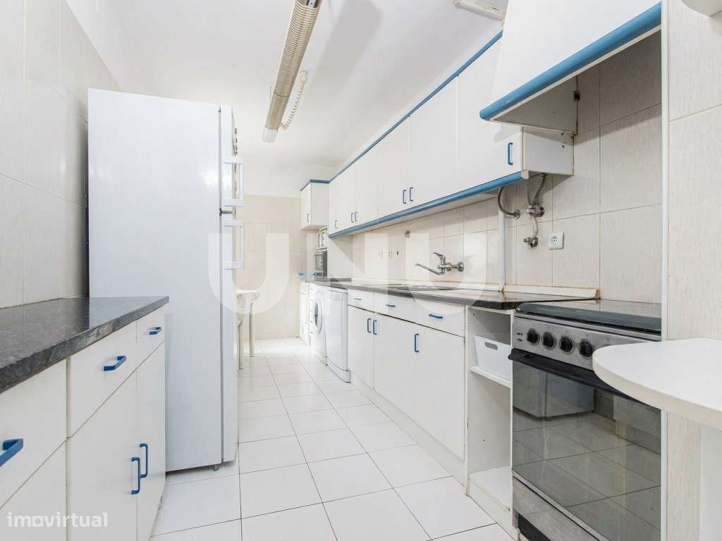 Apartamento T3 no Carregado, com parqueamento!-7