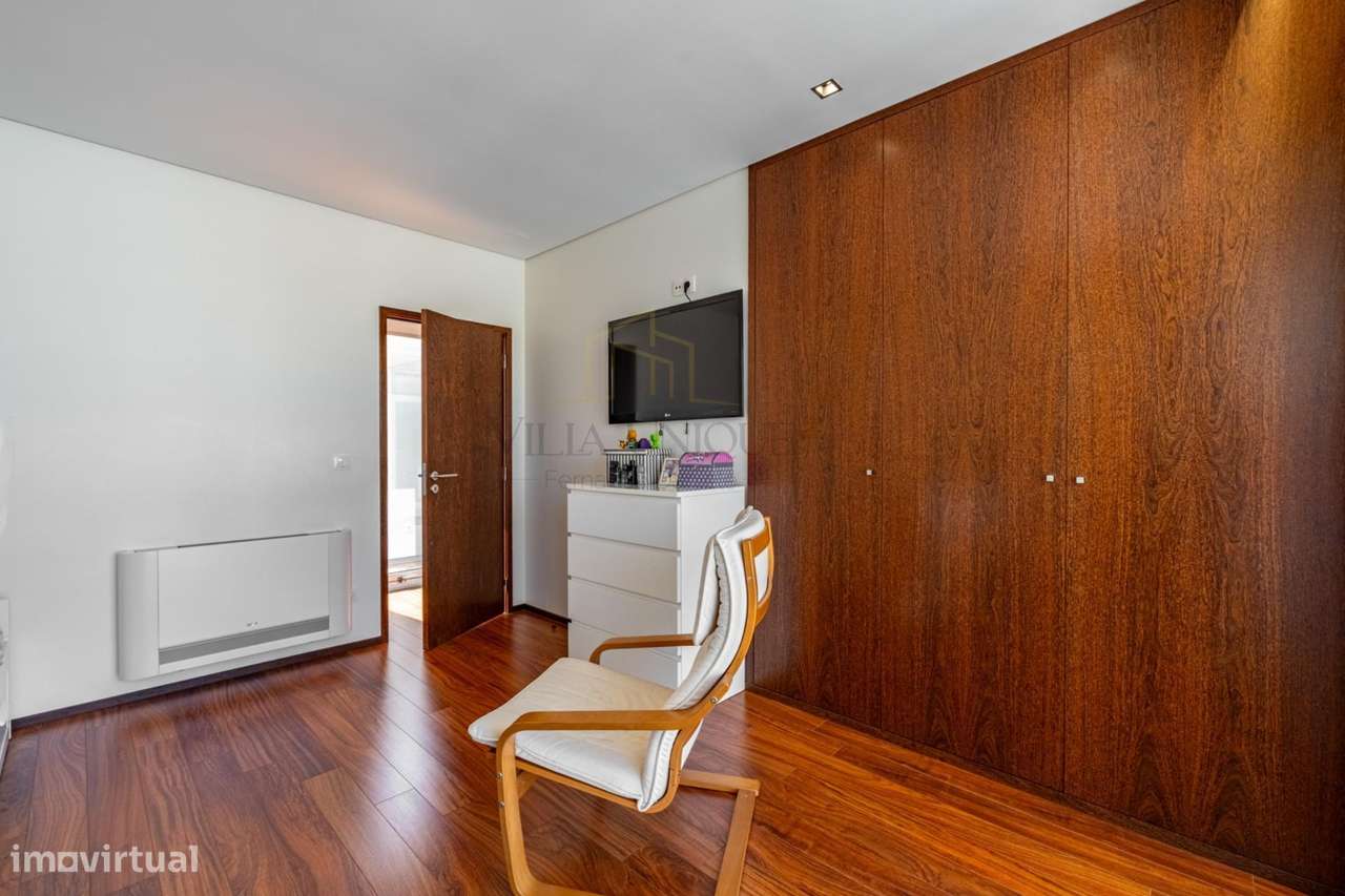 Moradia Geminada T3 com Suite, Jardim de Inverno, Garagem Fechada...-30