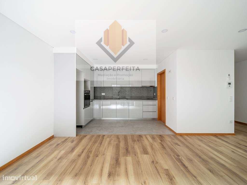 Apartamento T2 Novo com Varanda e Lugar de Garagem - Pedroso-5