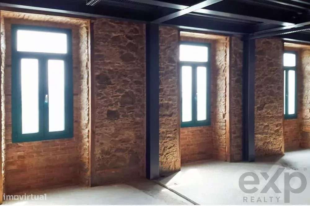 Prédio  habitacional /serviços de 249 m2- 1ª linha mar- Centro Peniche - Grande imagem: 5/24