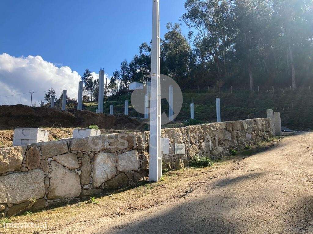 Oportunidade de Investimento: Moradia já com  Estrutura em Soalhães –-3