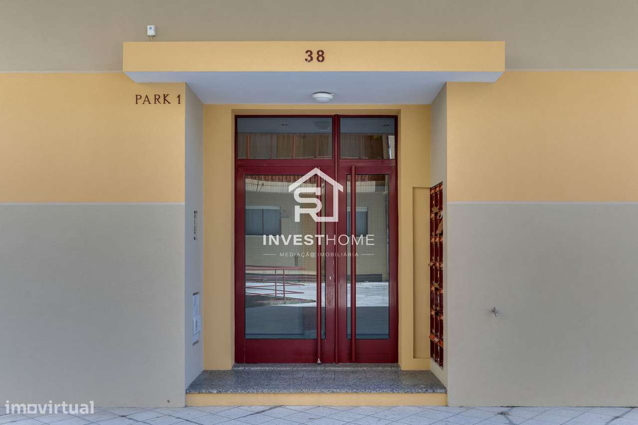Apartamento T2+1 | Renovado | Boas Áreas | Varanda | 2 Lugares Garagem-40