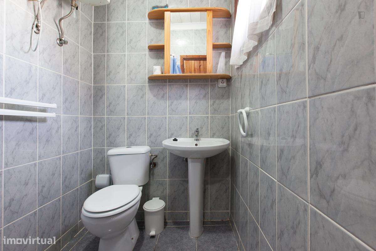 Quarto - localizado em Paranhos Porto - Grande imagem: 5/14