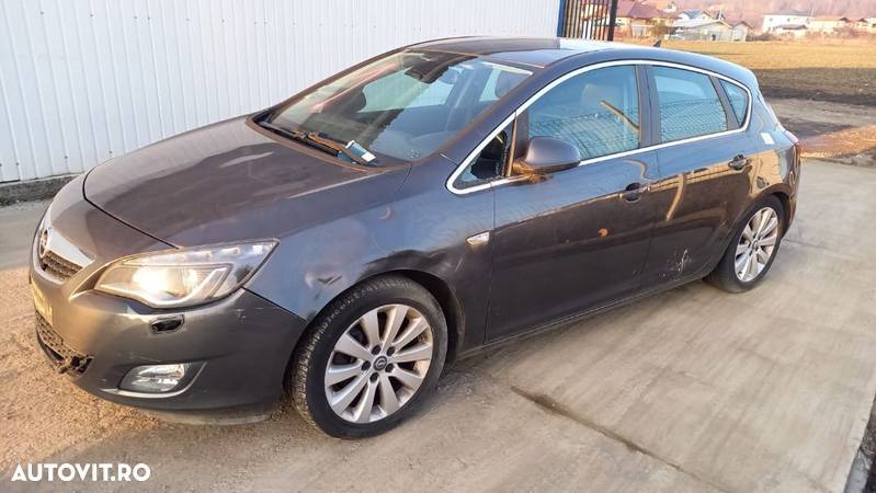 Dezmembrari Opel Astra J 1.7 CDTi - 1