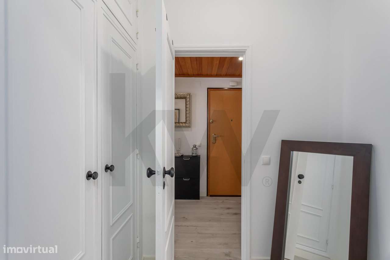 O Seu Novo Refúgio na Avenida de Fitares : T2 renovado e cheio de sol-18