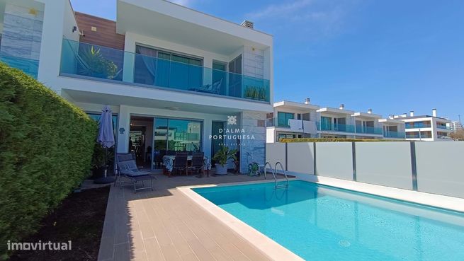 Excelente Moradia T3 em Banda com Vista Mar e Piscina em Albufeira