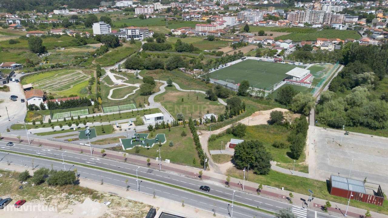 Apartamento T3 Novo com Rooftop de 75m² e Vistas Panorâmicas – Fânzere-43