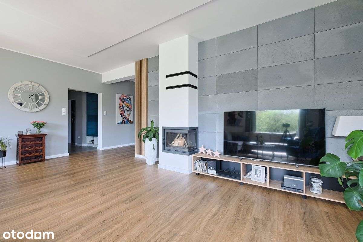 Ładny przestronny i funkcjonalny dom-9