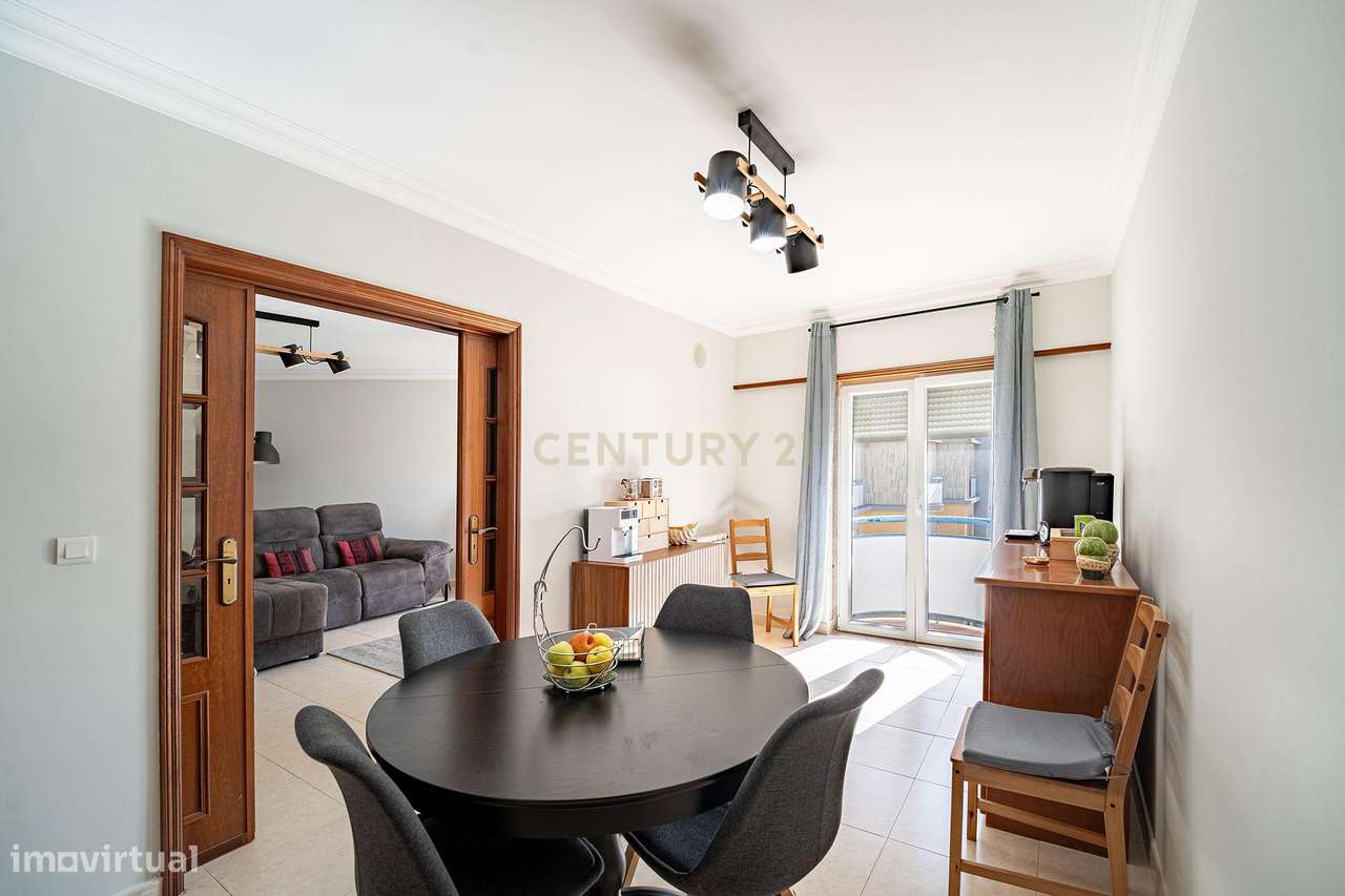 Apartamento T3 Mem Martins: 155m² com Vista Serra e Box 45m² - Grande imagem: 4/46