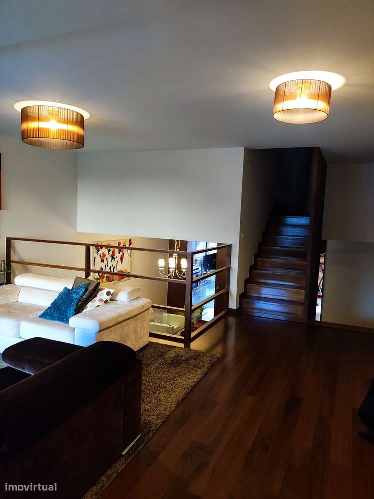 Moradia Triplex T3 | Terraço | Garagem - Grande imagem: 4/32