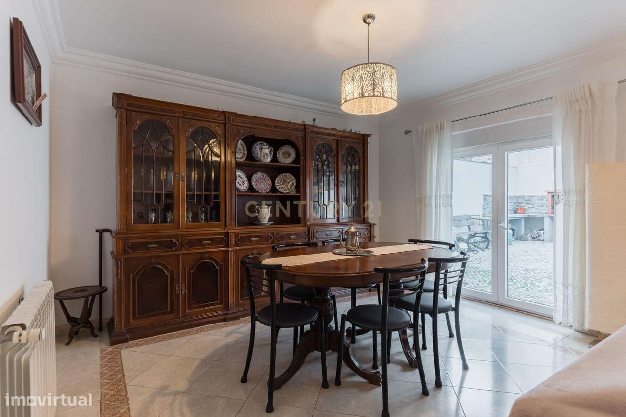 Moradia T3 de Charme no Bairro da Encarnação-5